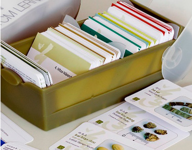 Boite avec des fiches mémoires